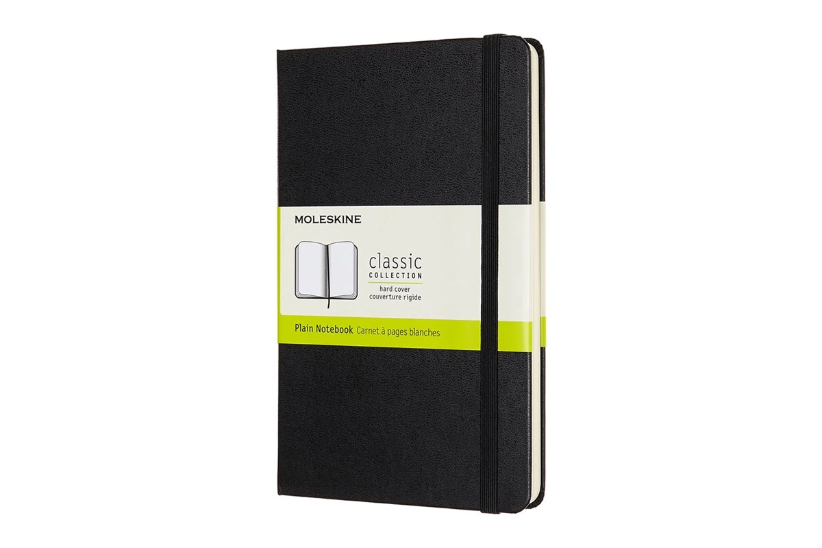 Een Moleskine Classic Plain Hardcover Notebook Medium Black koop je bij Moleskine.nl